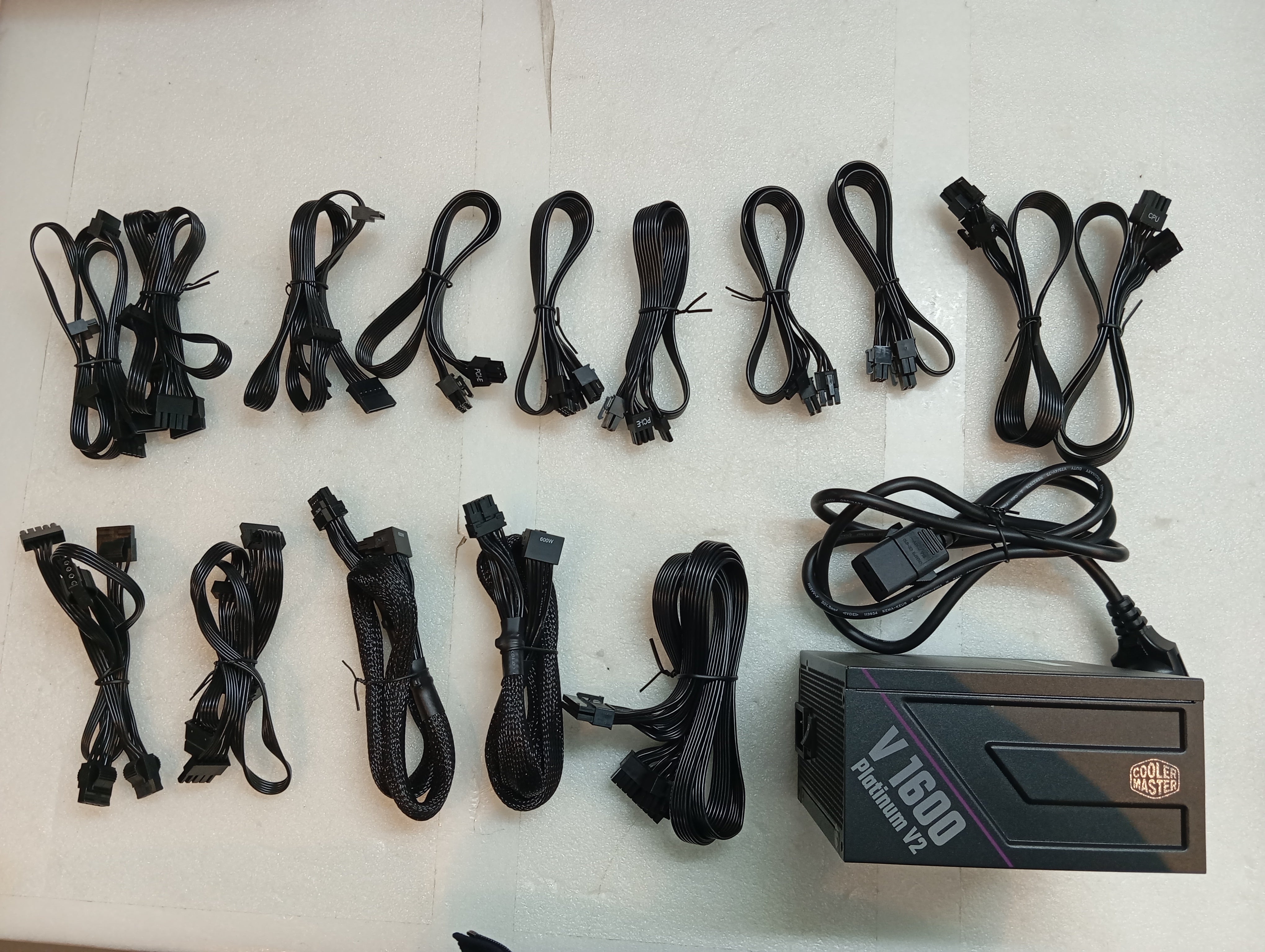 Refurbished Cooler Master V Platinum 1600 V2 Refurbished Cooler Master V Platinum 1600 V2